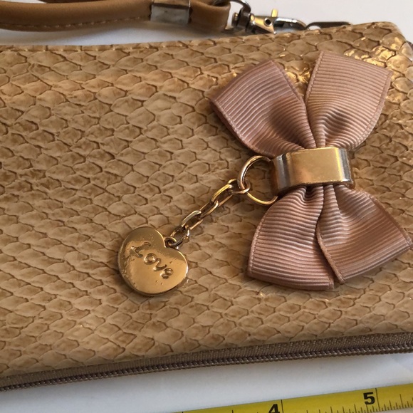 ⭐️Host Pick⭐️ - Small wrist wallet - Picture 11 of 16